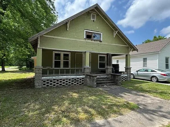 921 S 21st St, Parsons, KS 67357