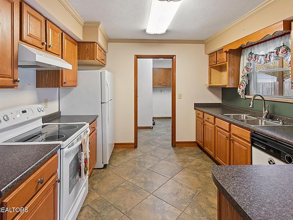 2nd image of 1804 Guy St
