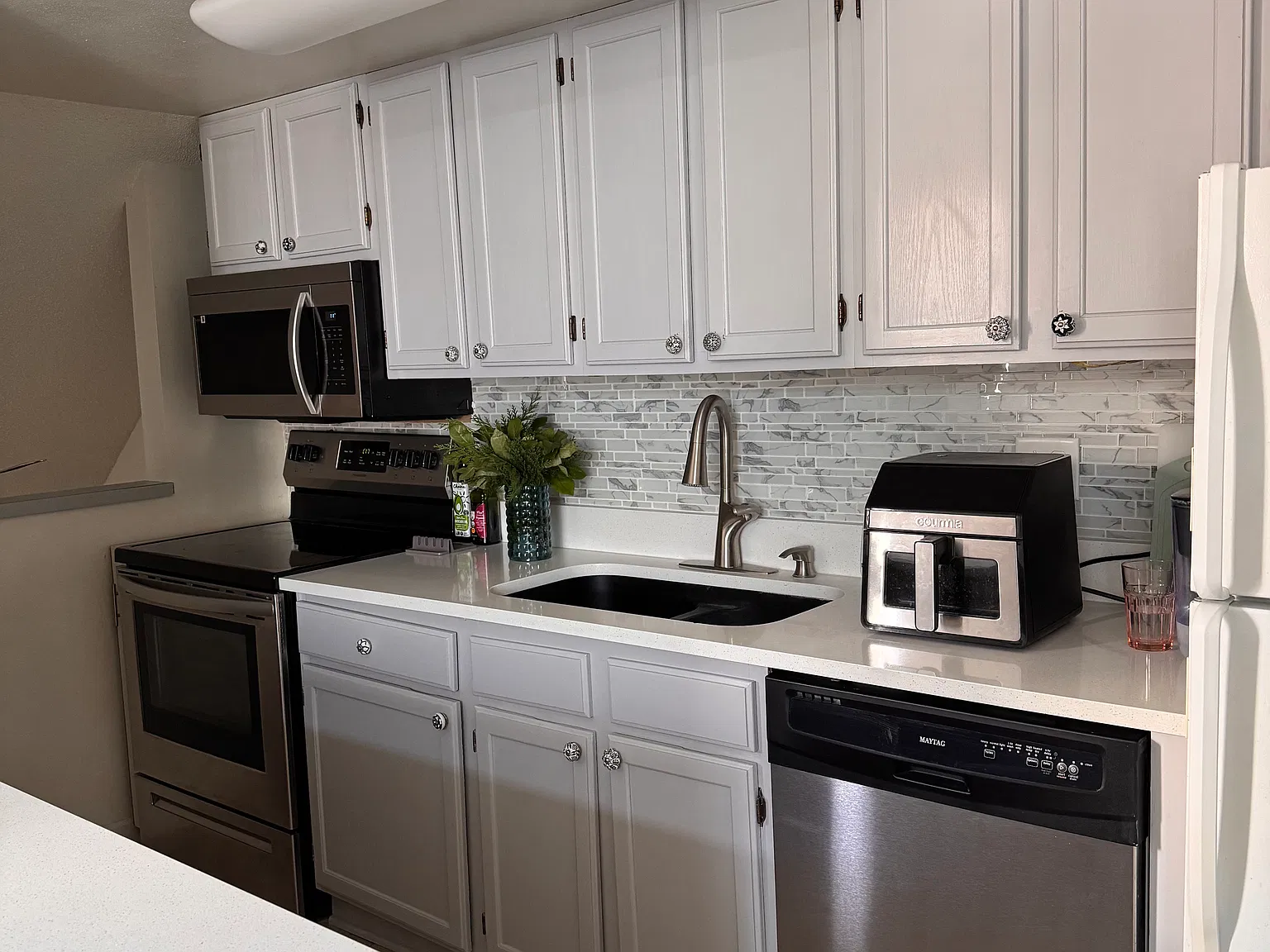 1 bed, 718 sqft, $1,300 — Photo 3