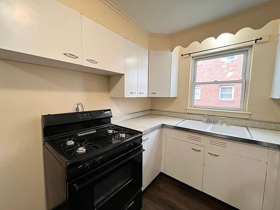 3rd image of 65 Eagan Dr APT 2