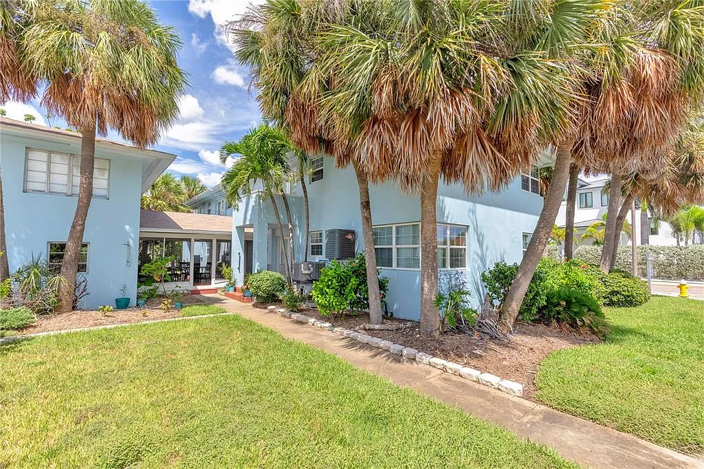 2 bed, 1.0 bath, 815 sqft, $4,200 — Photo 3