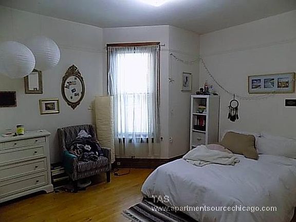 4th image of 1208 W Cornelia Ave #2