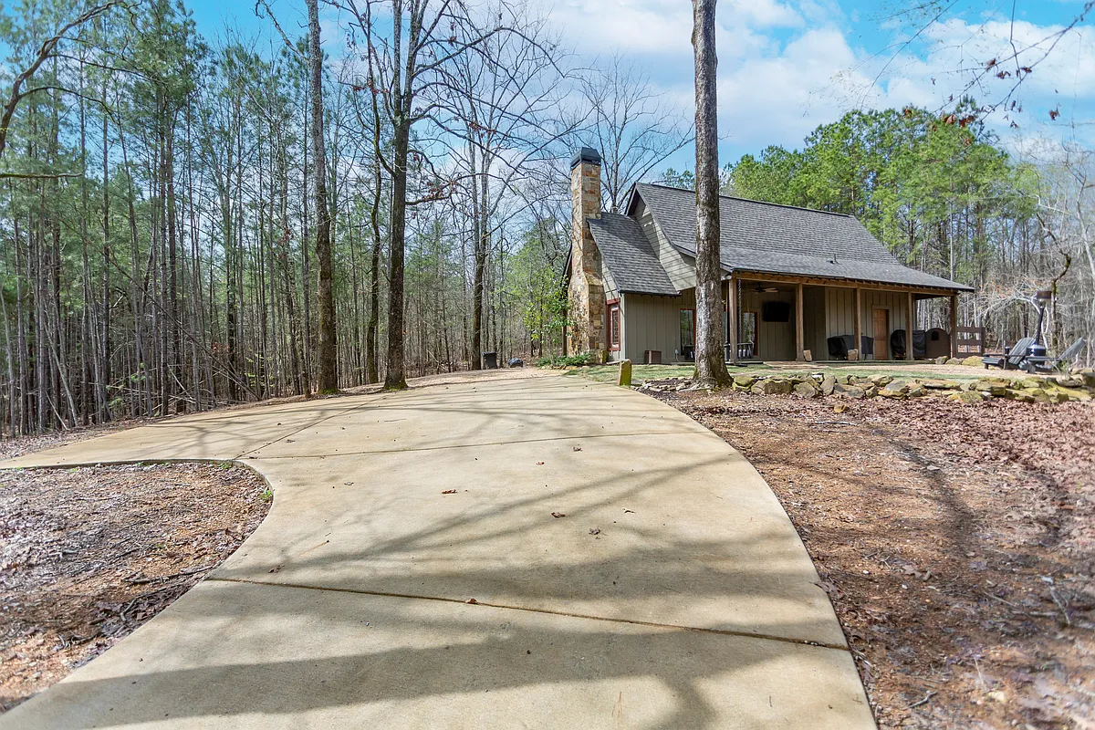 Building Photo - 4591 Cabin Rd