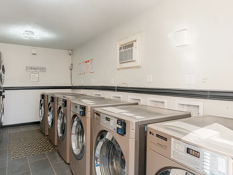 Stoneridge Apartments — Photo 10