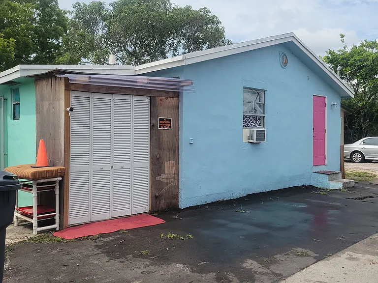 Sheridan St — Photo 48