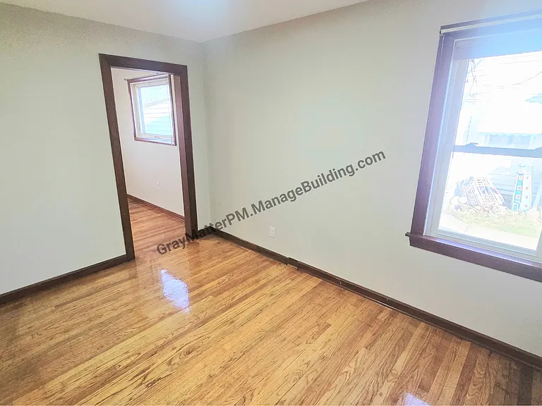738 E 35th St — Photo 5