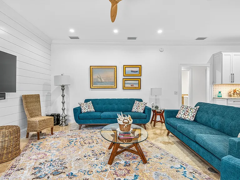 2160 Sanford Ct — Photo 6
