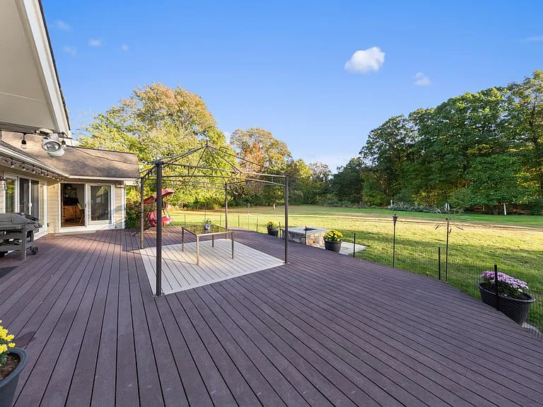 530 Flax Hill Rd — Photo 8