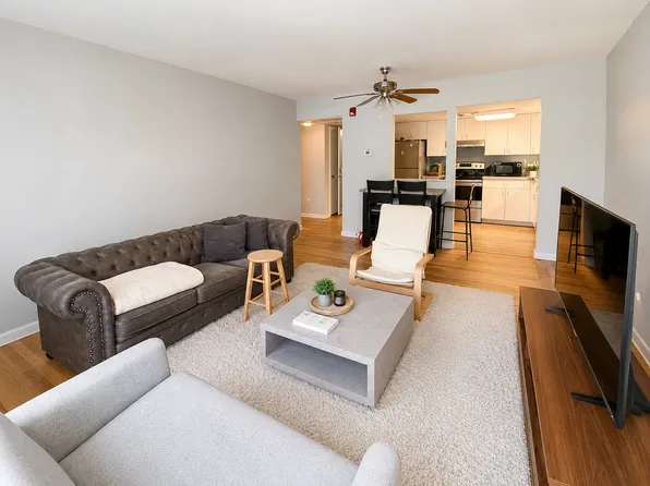 530 Vfw Pkwy APT 201, West Roxbury, MA 02132