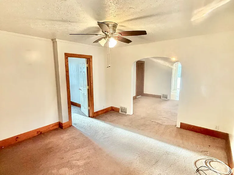 2605 Woodrow Ave — Photo 6