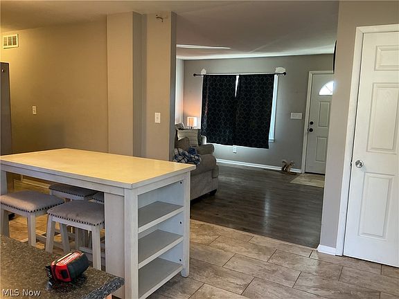 4th image of 1850 Merle Rd