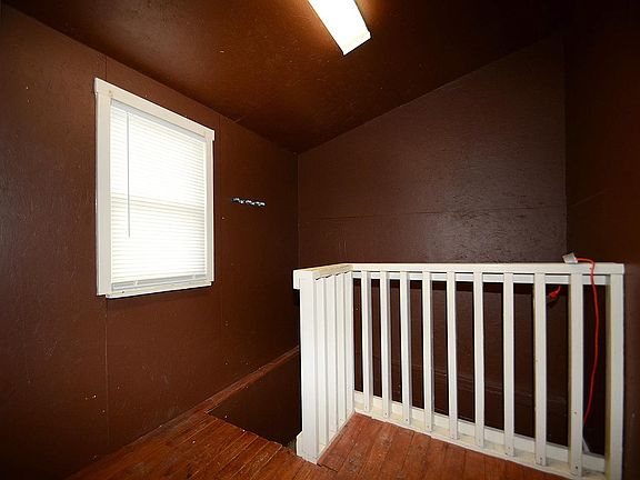 3rd image of 2821 4th Ave