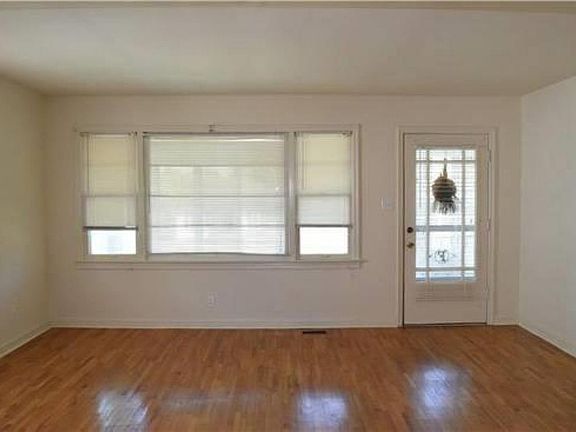 3rd image of 243 E Eastland St