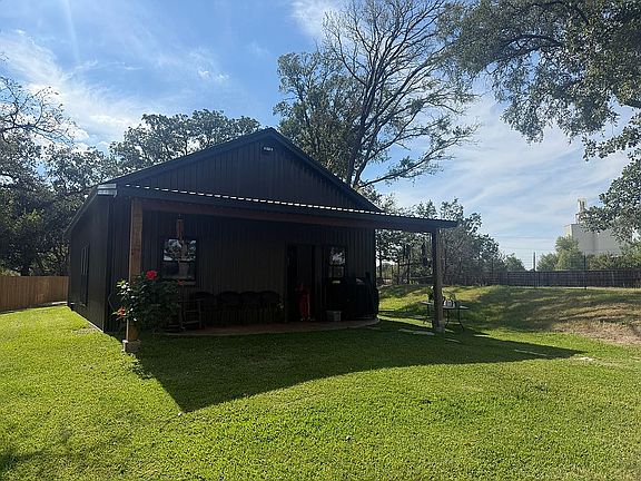 2nd image of 6951 Friendship Rd