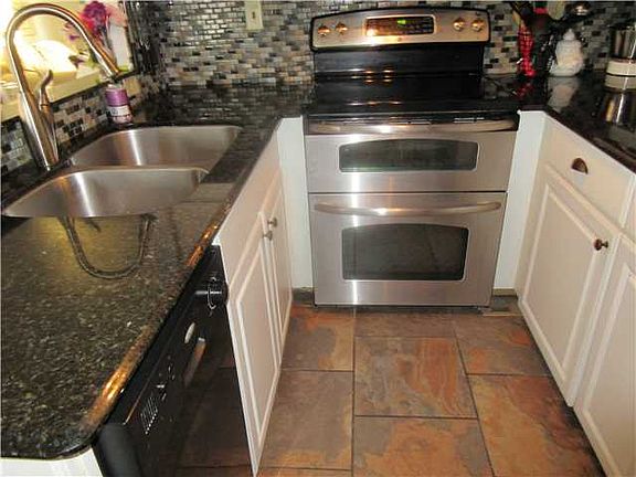 4th image of 638 Nettles Blvd