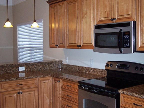 4th image of 638 NW Savannah Cir