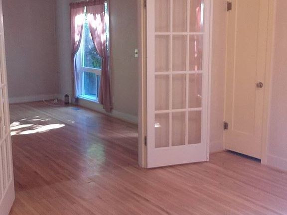 4th image of 1033 E Alder St