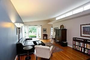 5th image of 3128 W Jarvis Ave