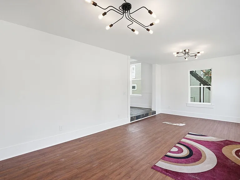 809 E Henry St — Photo 25
