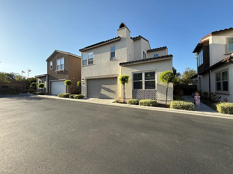 10110 Hercules Way — Photo 2