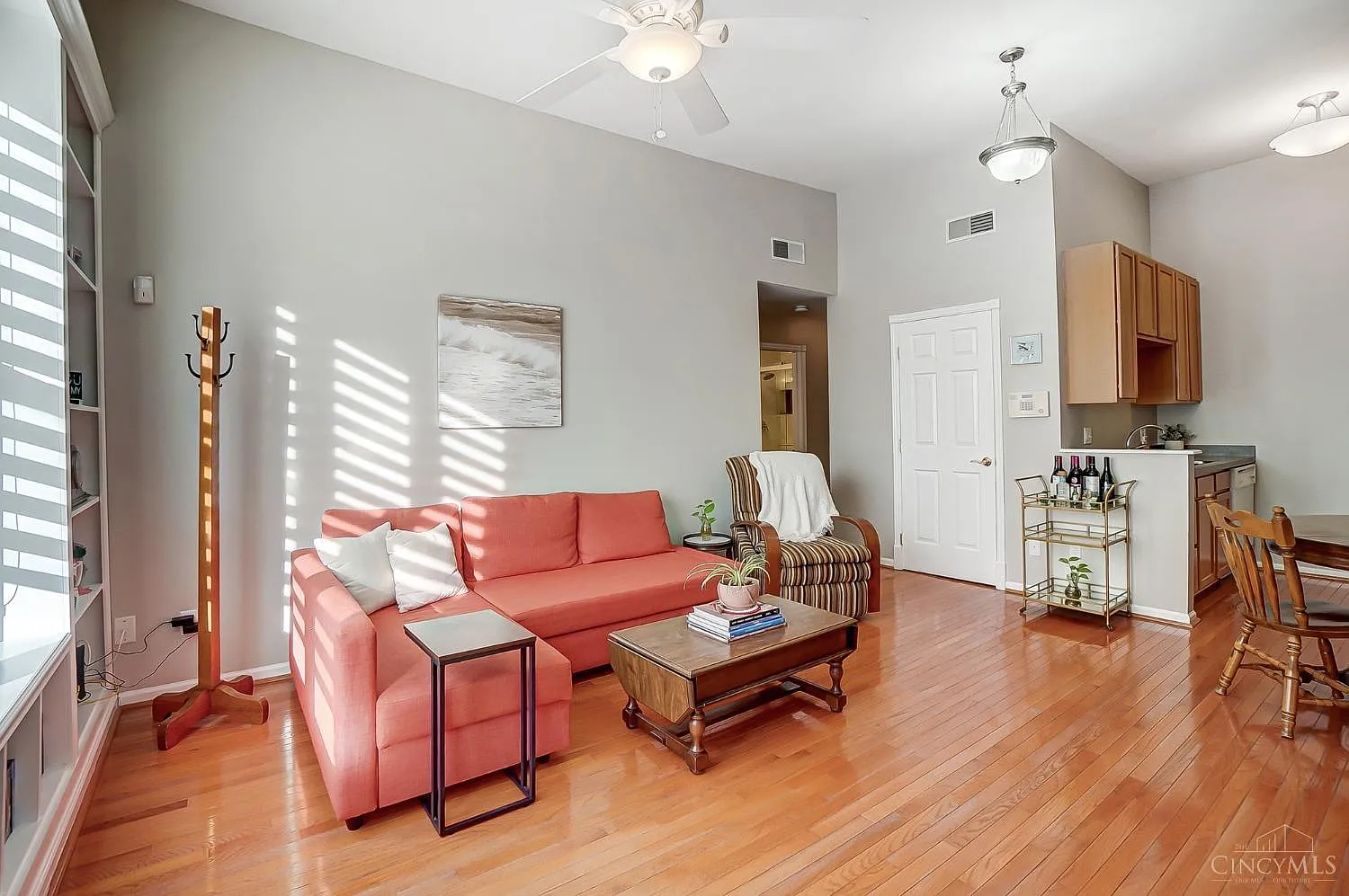 2 bed, 792 sqft, $1,550 — Photo 3