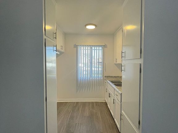 4th image of 3236 W 60th St APT 6