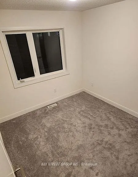 18 Military Cres — Photo 5