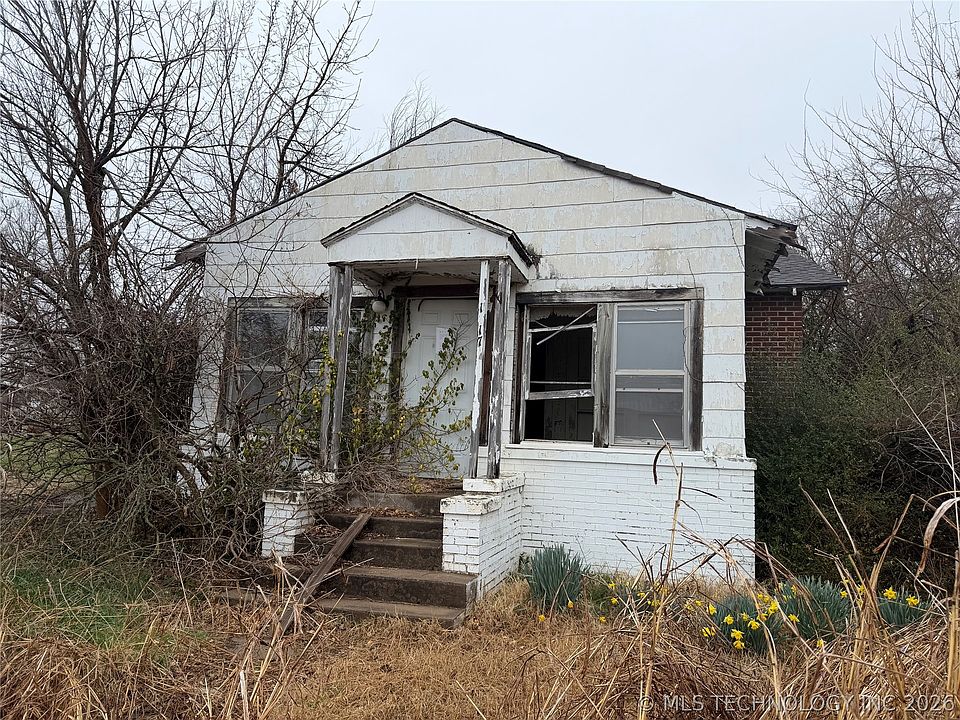 1st image of 1017 E 10th St