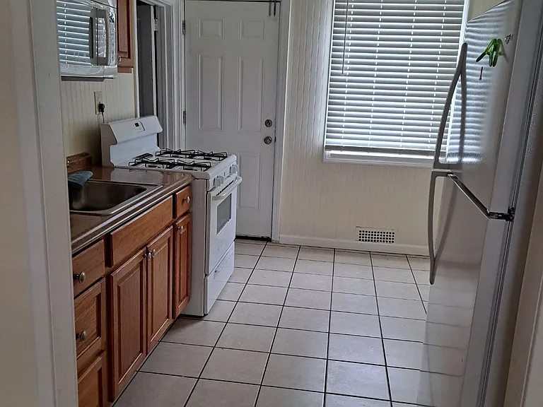18 Indian Hill St — Photo 6