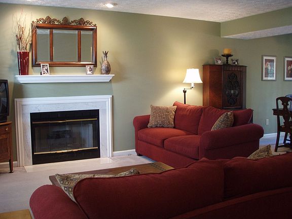 Living Room w/gas fireplace