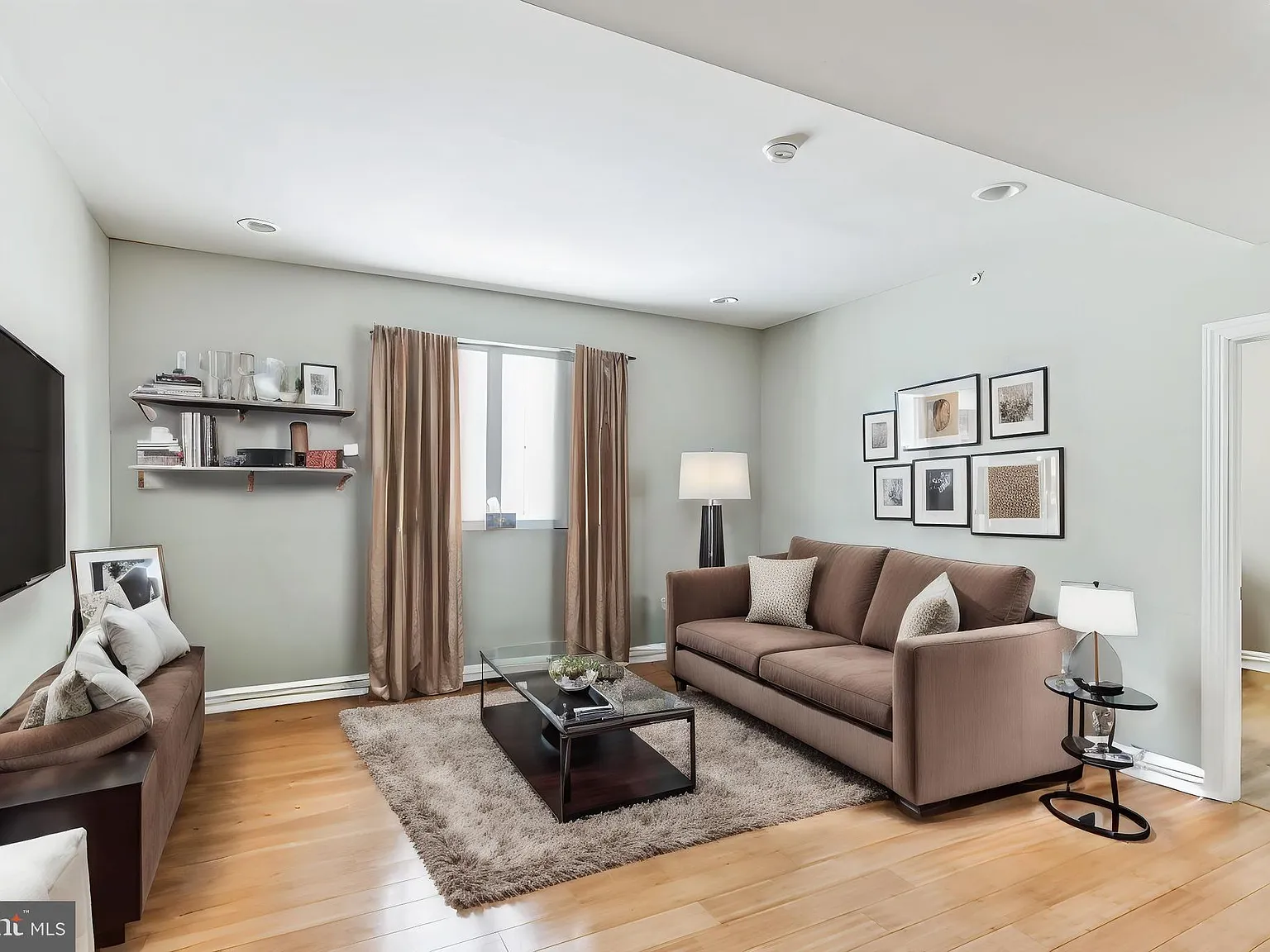 5 bed, 1100 sqft, $3,000 — Photo 3