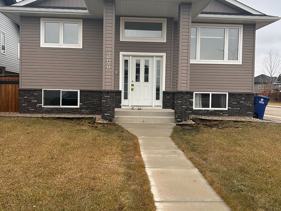 1st image of 200 Reddekopp Ln