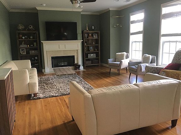 2nd image of 139 Castlehill Dr