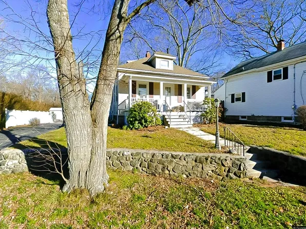 63 Dunster Ln, Winchester, MA 01890