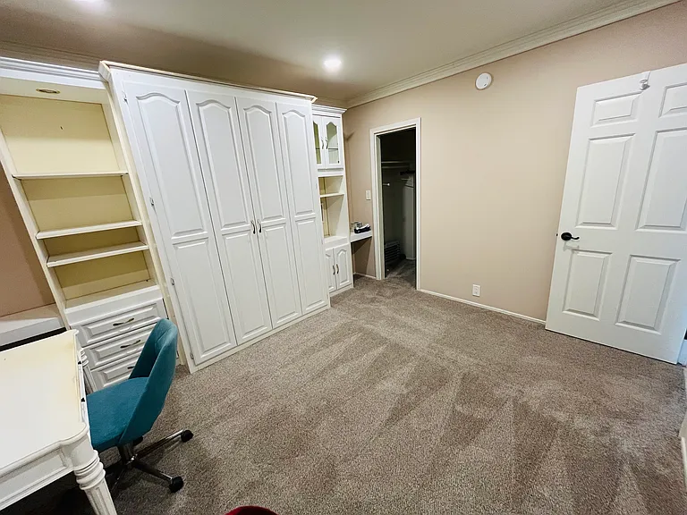 Second bedroom with murphy bed
