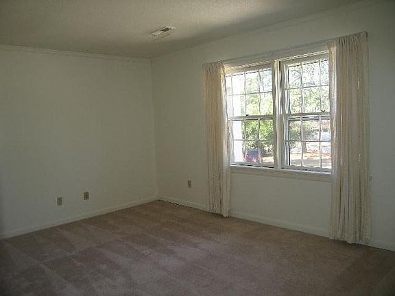 4th image of 104 Knollwood Village