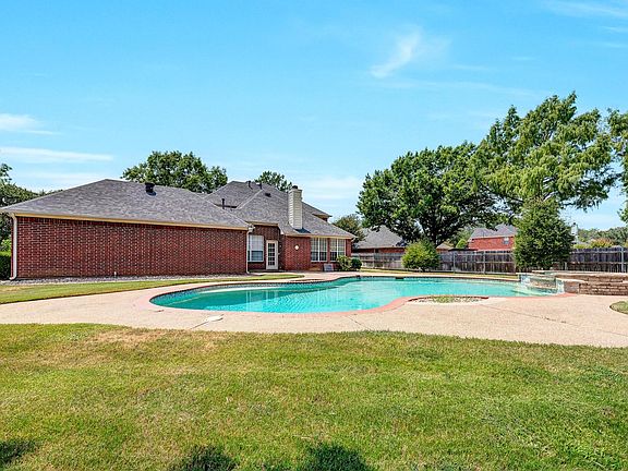 4th image of 306 Canyon Lake Dr