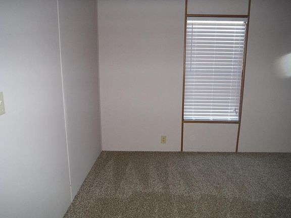 4th image of 5812 Congress Ct