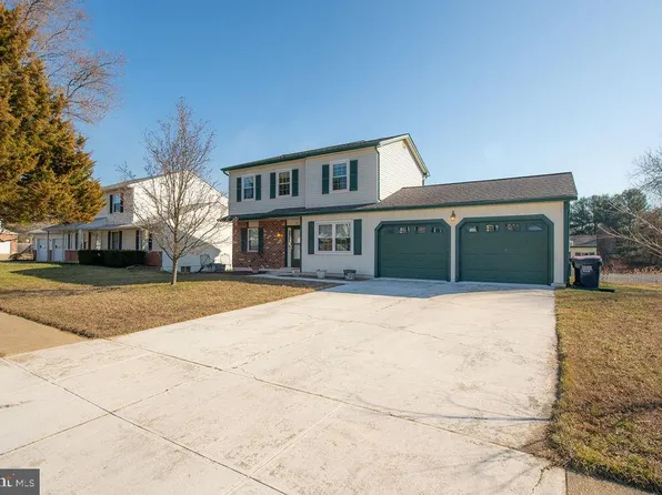 4 N Kingscroft Dr, Bear, DE 19701