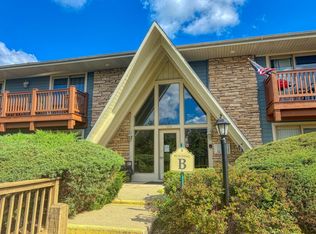 300 Opatrny Dr APT 122, Fox River Grove, IL 60021