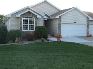 630 Bailey Cir, Papillion, NE 68046