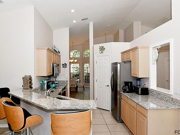 4th image of 15 Saint Andrews Ct