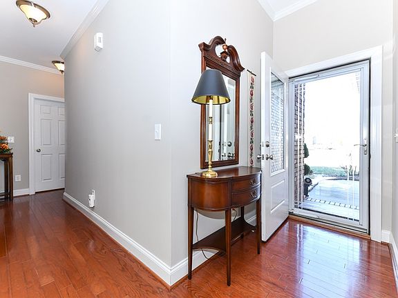 3rd image of 1129 Villa Dr