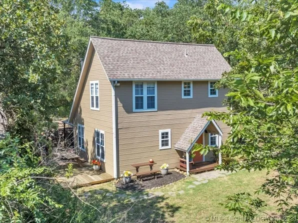 8220 Gary Dr, Tulsa, OK 74131