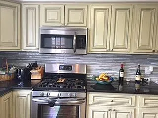 453 Longview Ter — Photo 2