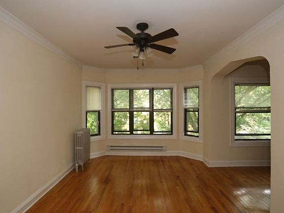 5th image of 4614 N Paulina St APT 401