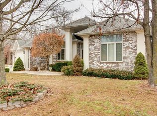 2161 S Pin Oak Dr, Springfield, MO 65809
