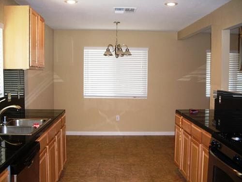 5th image of 797 Robert Dr