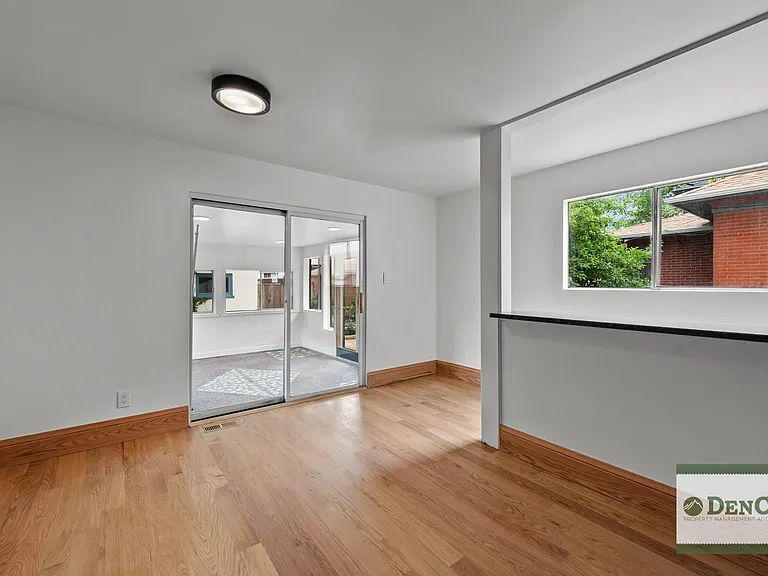 582 S Grant St — Photo 13