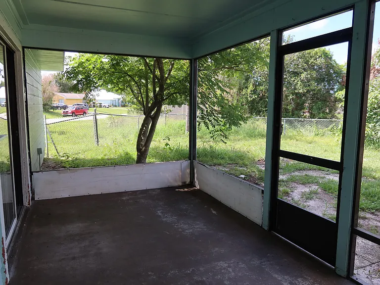 601 SE Polynesian Ave — Photo 21
